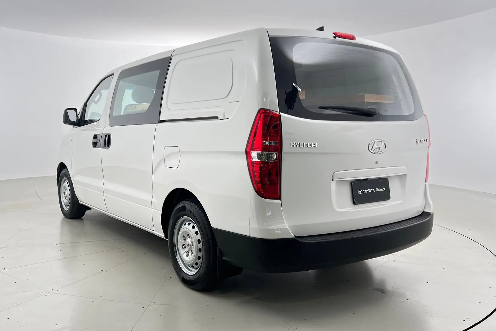 2021 Hyundai iLoad Gallery Image 7