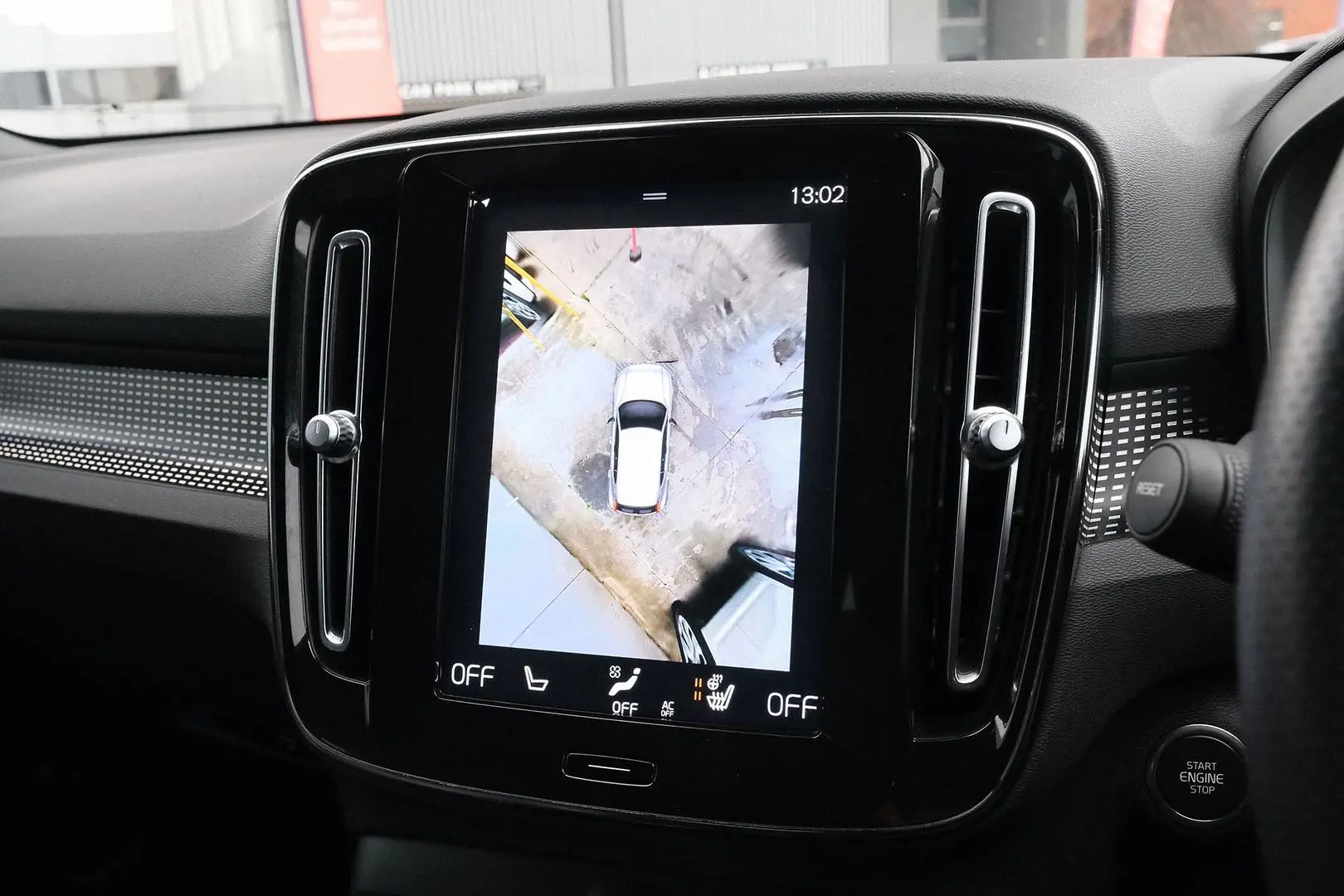 2020 Volvo XC40 Gallery Image 17