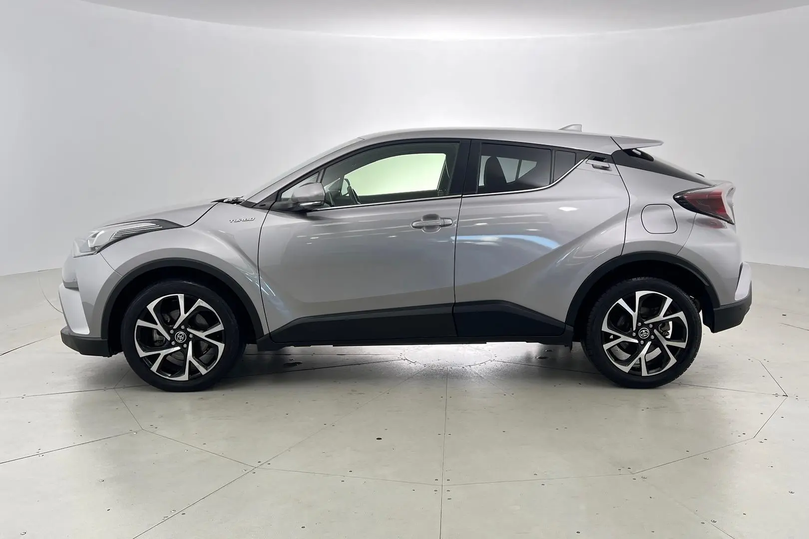 2018 Toyota C-HR Gallery Image 8