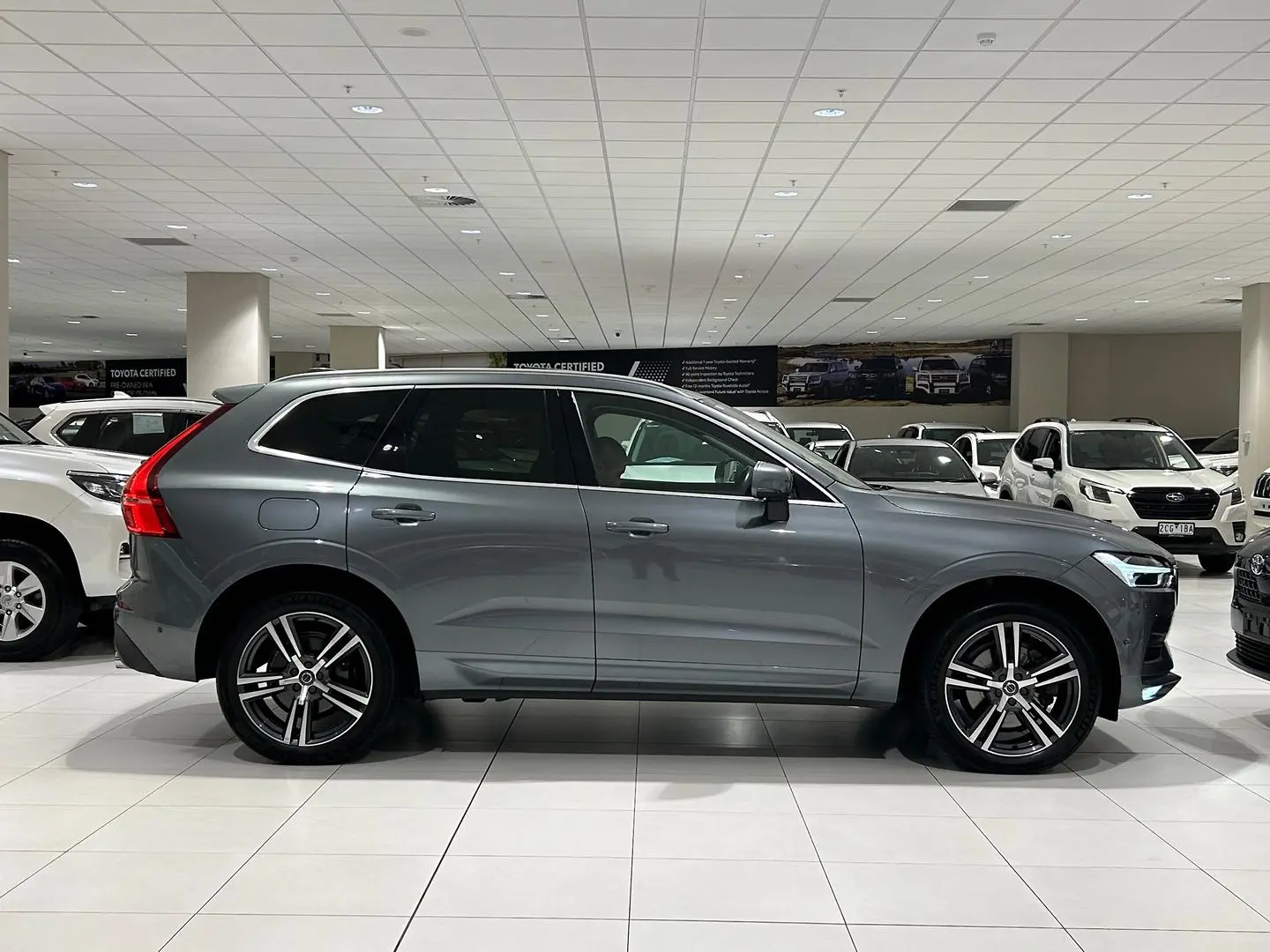 2020 Volvo XC60 Gallery Image 2