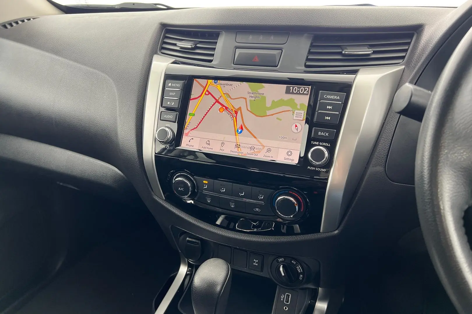 2020 Nissan Navara Gallery Image 19