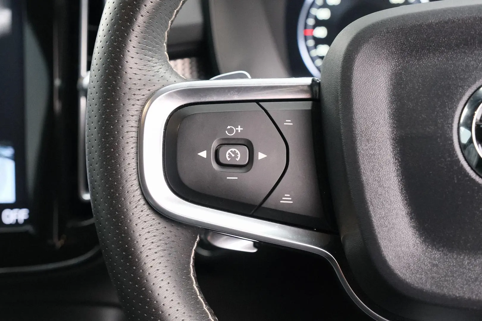 2020 Volvo XC40 Gallery Image 13