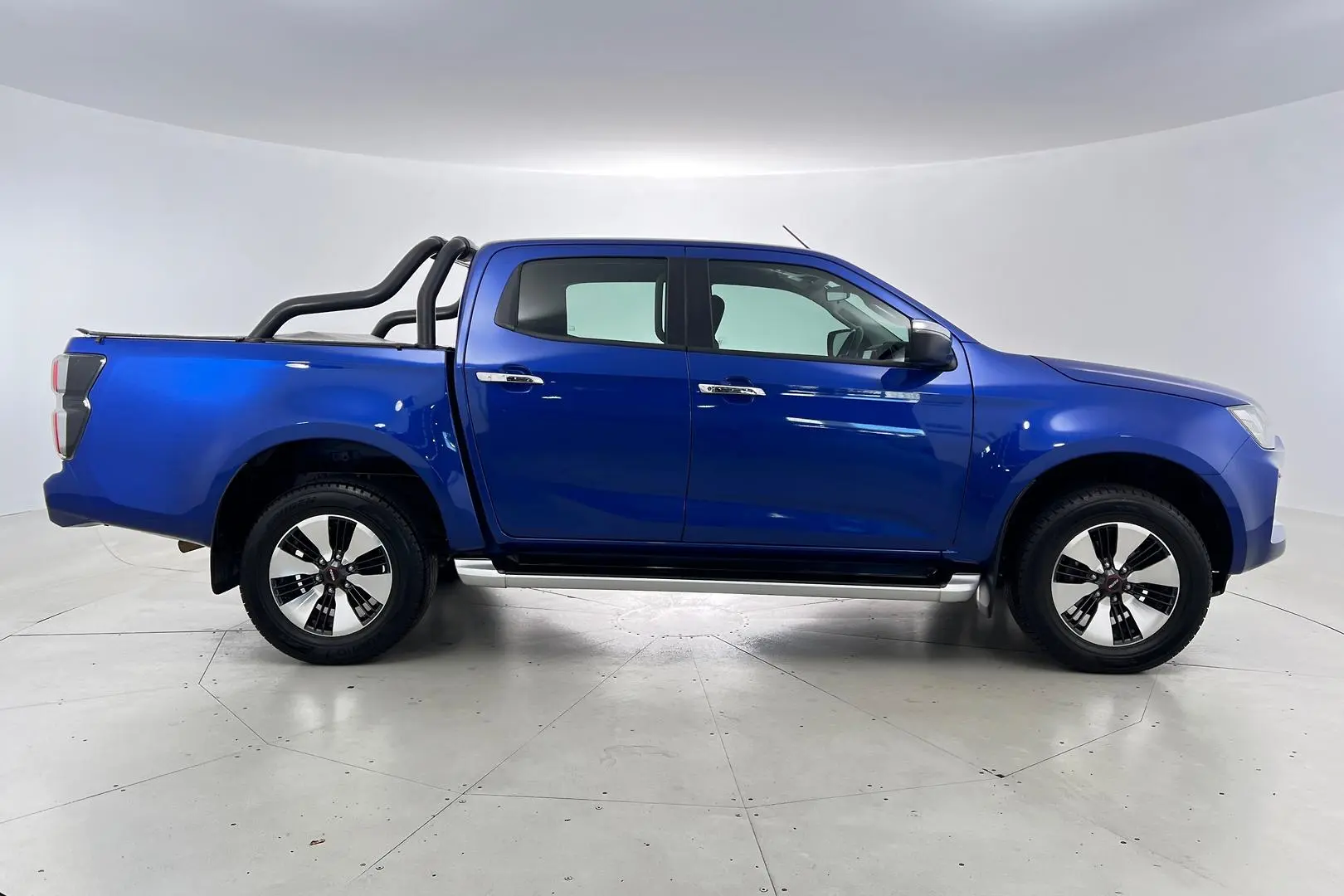 2021 Isuzu D-MAX Gallery Image 3