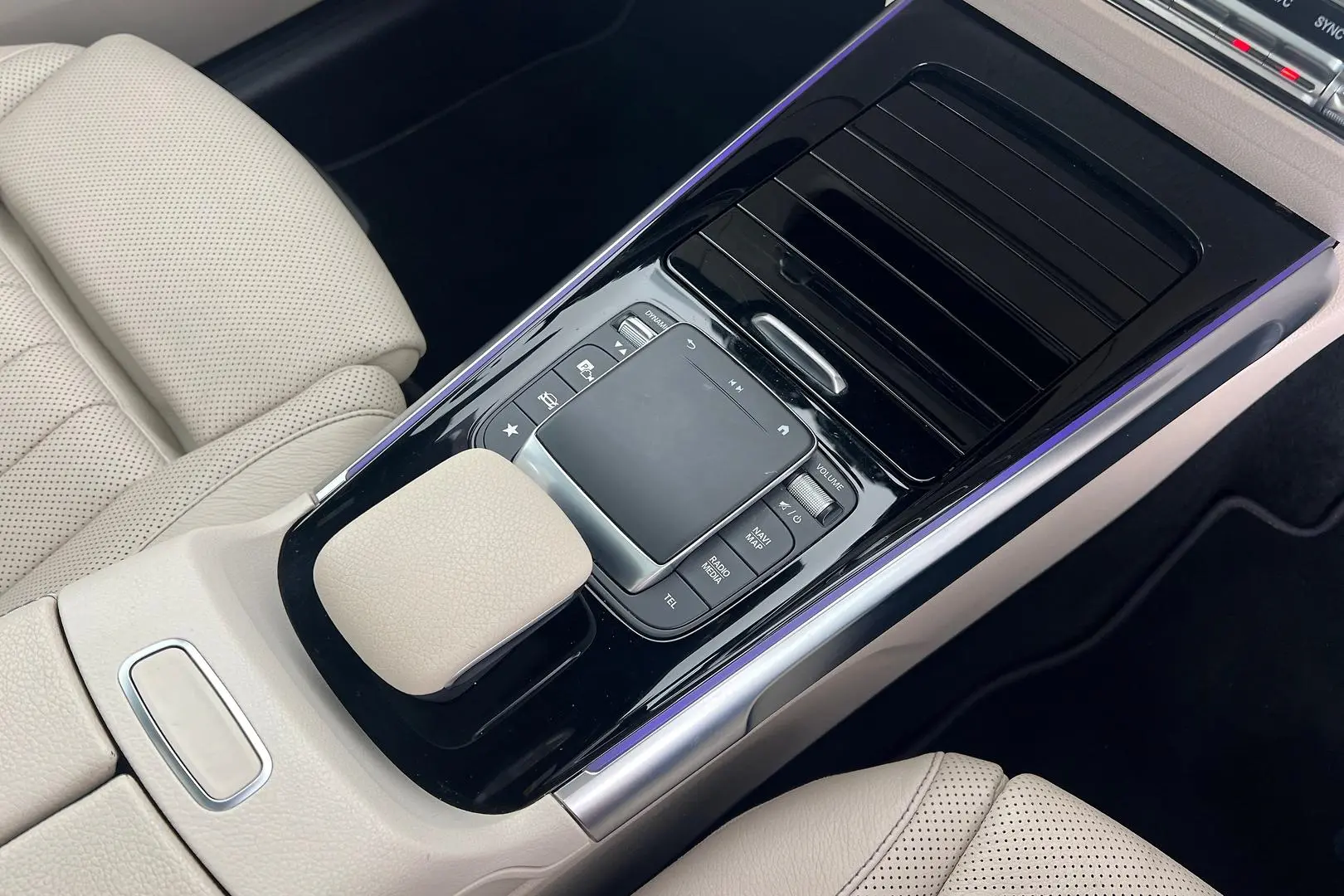 2021 Mercedes-Benz GLB-Class Gallery Image 21