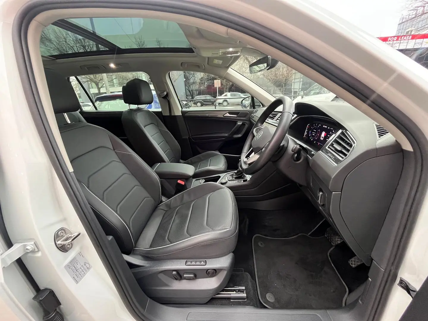 2023 Volkswagen Tiguan Gallery Image 13