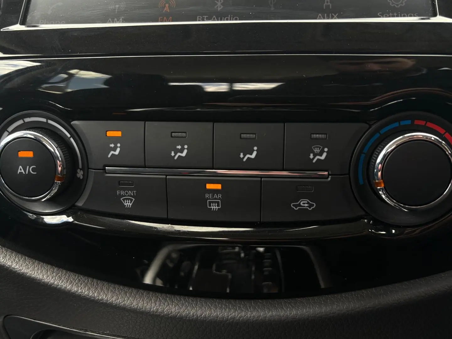 2020 Nissan Navara Gallery Image 20