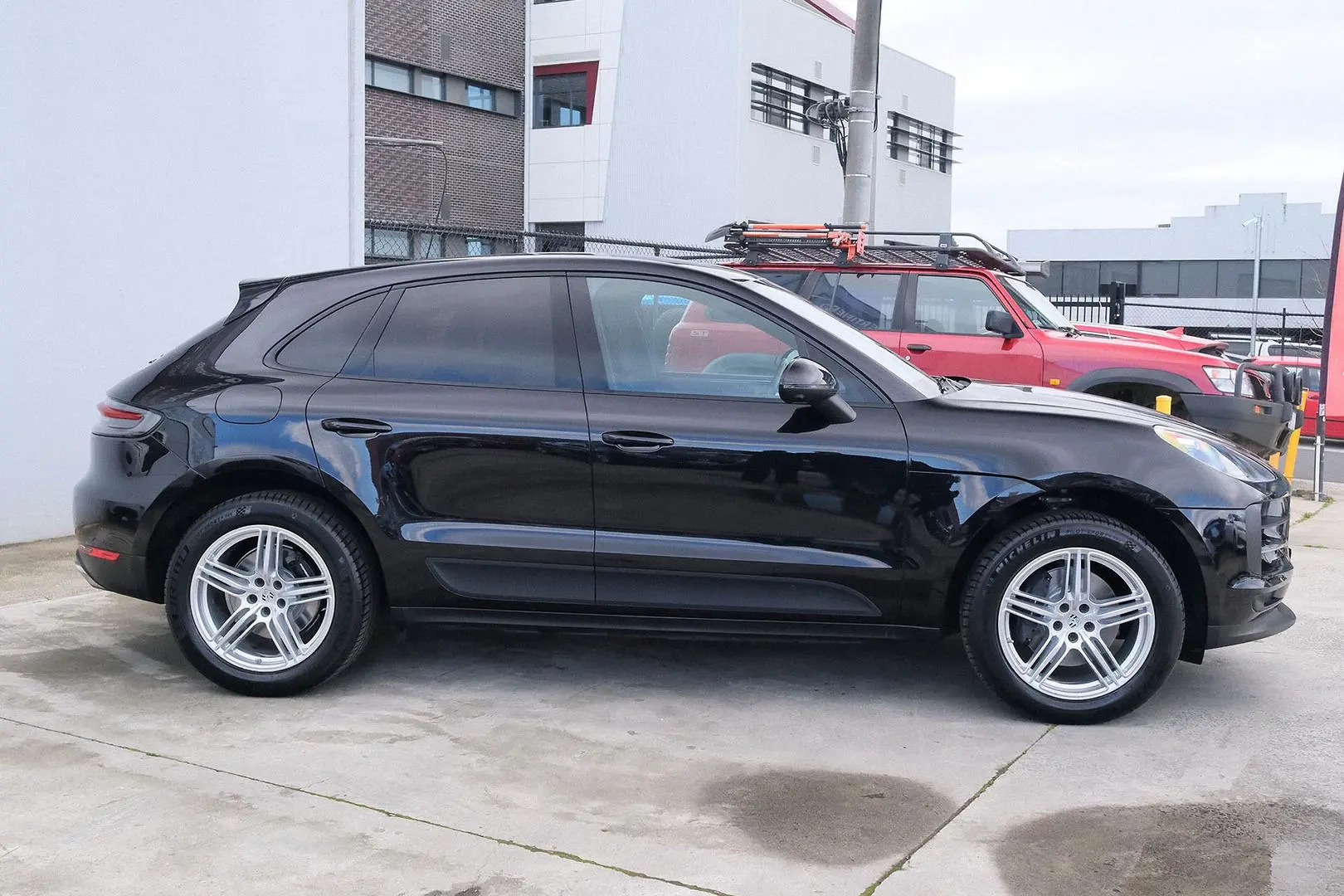 2020 Porsche Macan Gallery Image 5