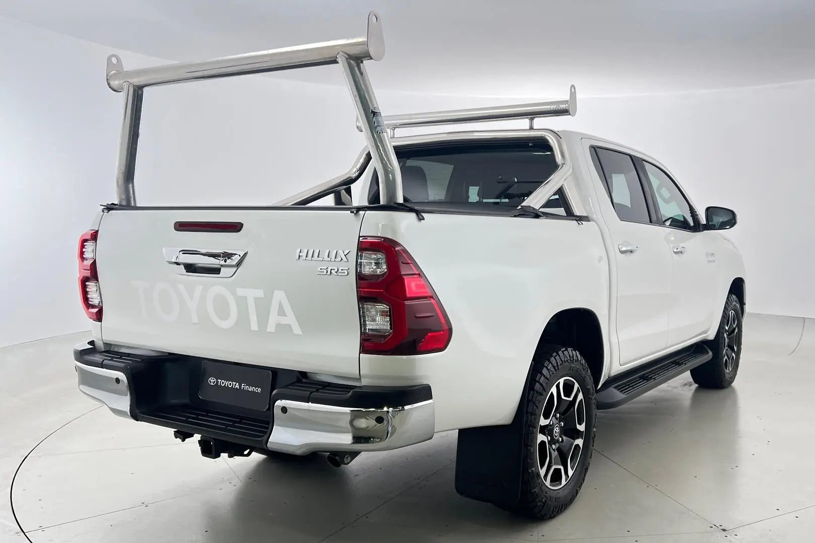 2020 Toyota Hilux Gallery Image 4