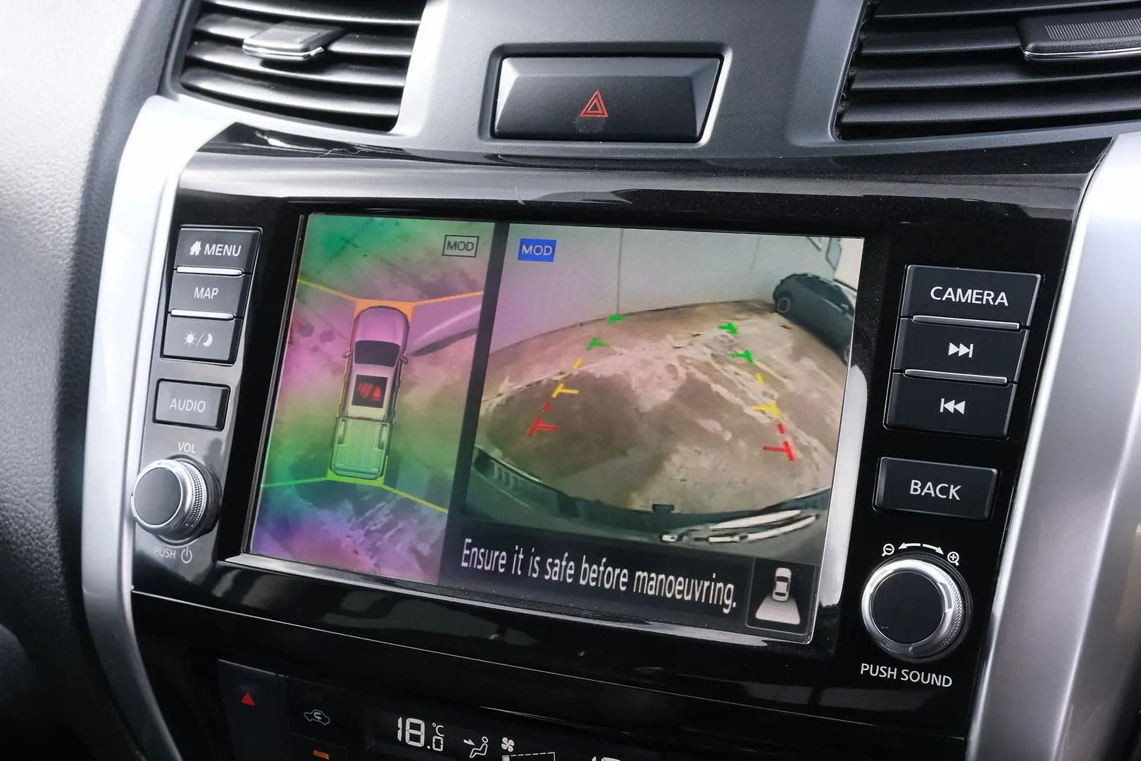 2021 Nissan Navara Gallery Image 10
