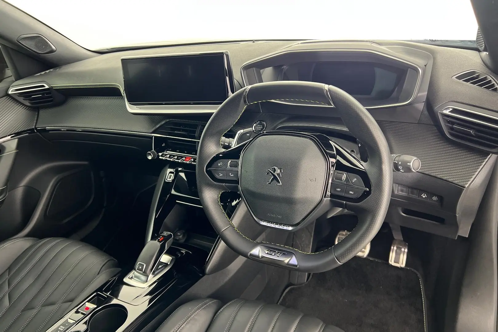2022 Peugeot 2008 Gallery Image 2