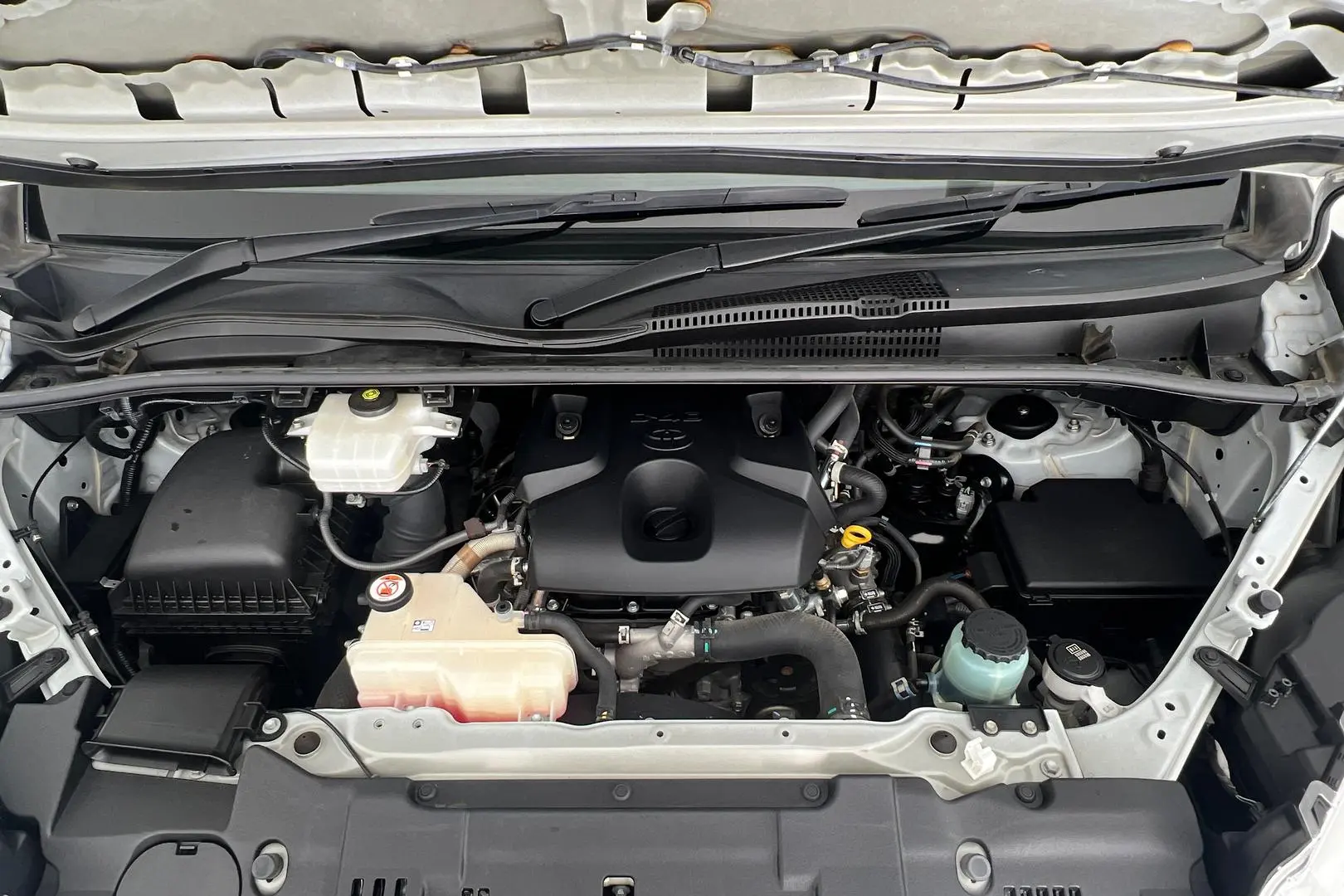 2021 Toyota Hiace Gallery Image 19
