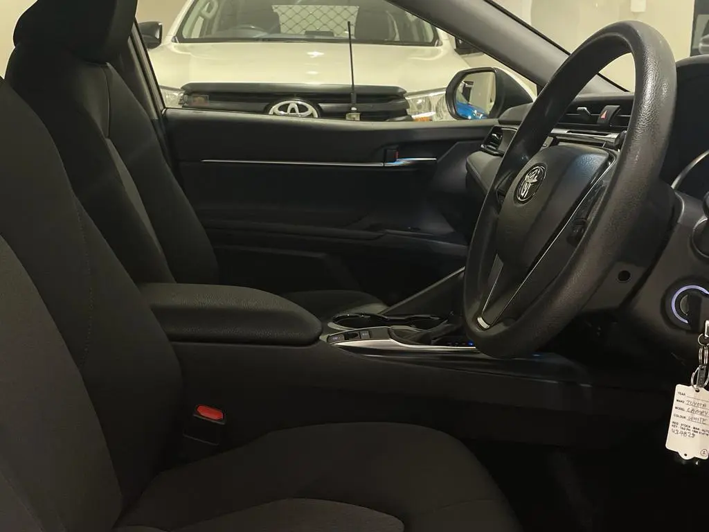 2018 Toyota Camry Gallery Image 11