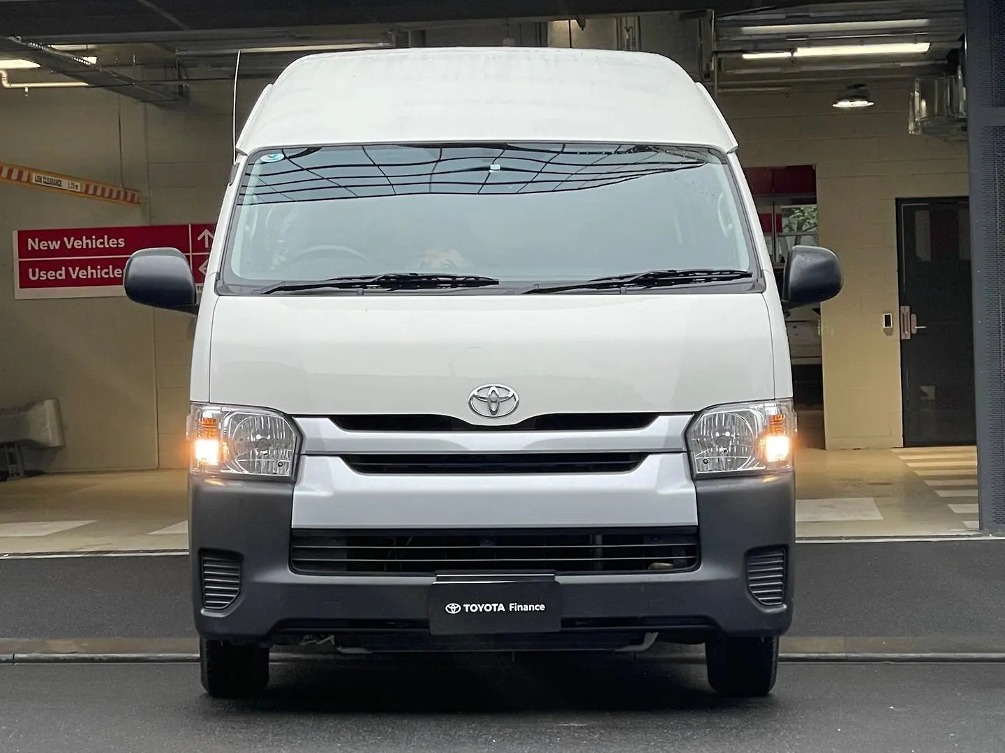 2017 Toyota Hiace Gallery Image 7