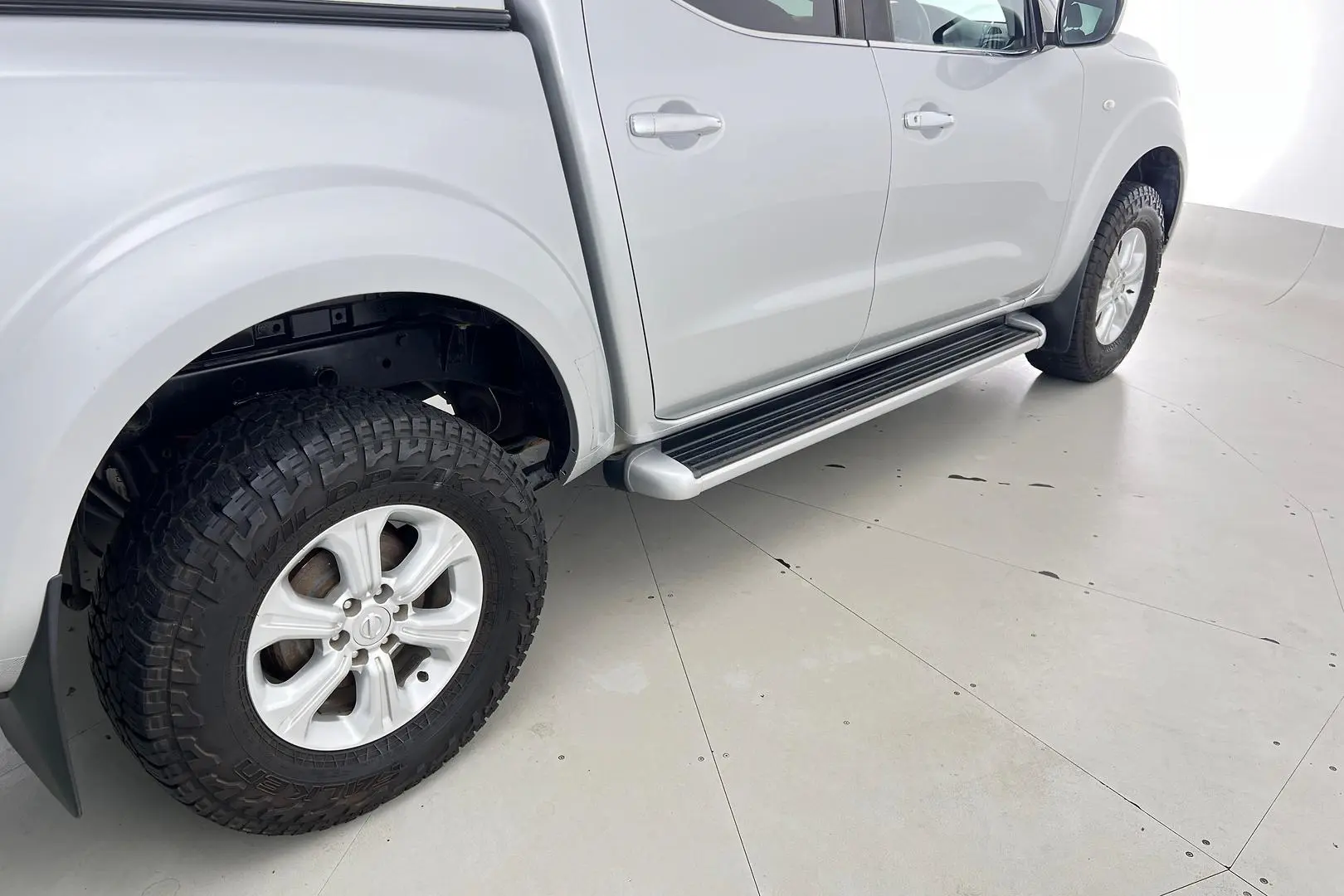 2017 Nissan Navara Gallery Image 5