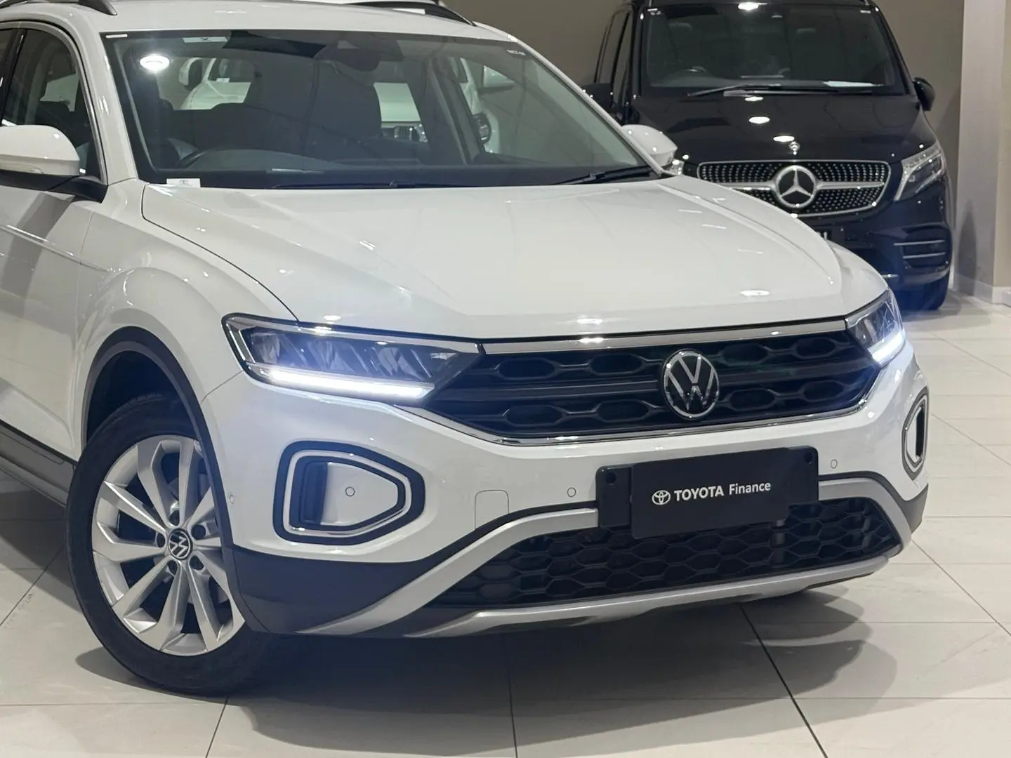 2023 Volkswagen T-Roc Gallery Image 3