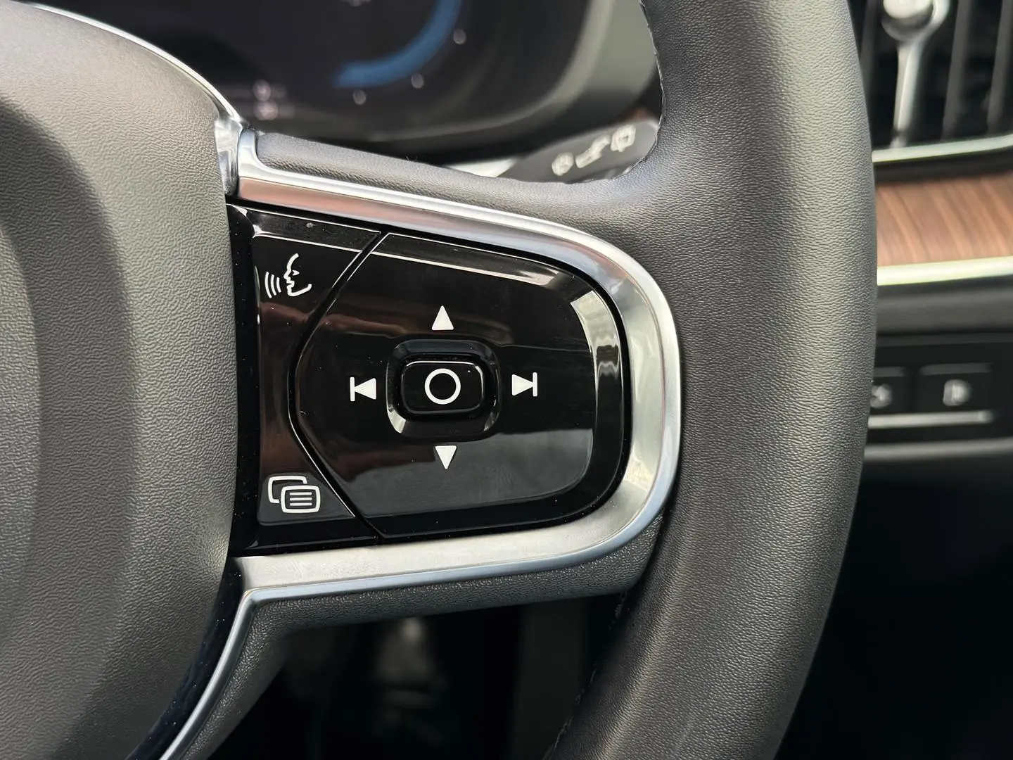 2022 Volvo XC60 Gallery Image 24