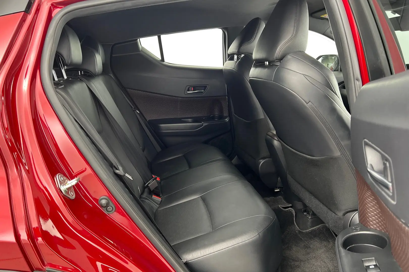 2018 Toyota C-HR Gallery Image 12