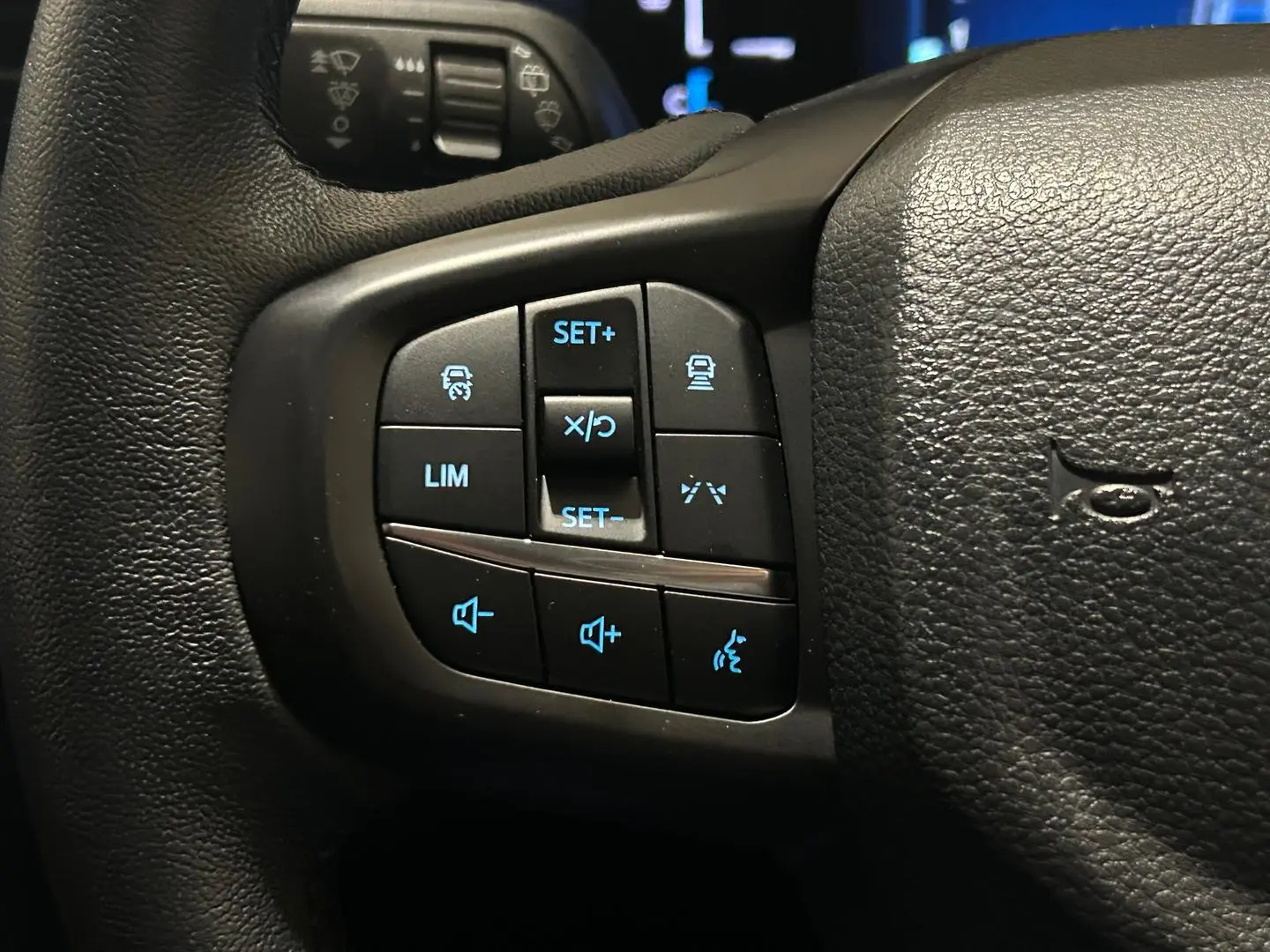 2023 Ford Everest Gallery Image 24