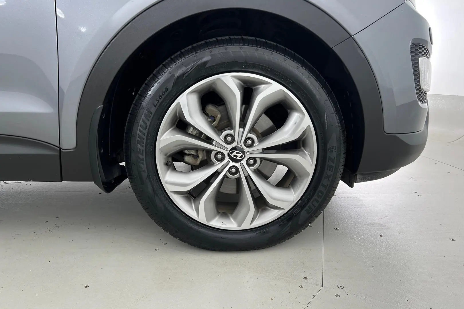 2013 Hyundai Santa Fe Gallery Image 14