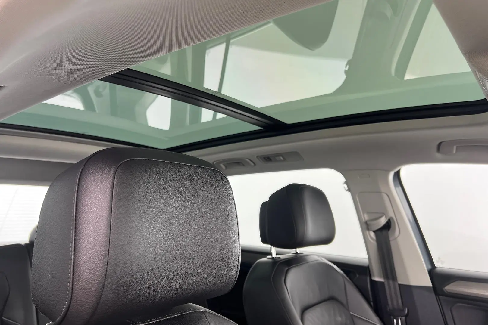 2021 Volkswagen Tiguan Gallery Image 11