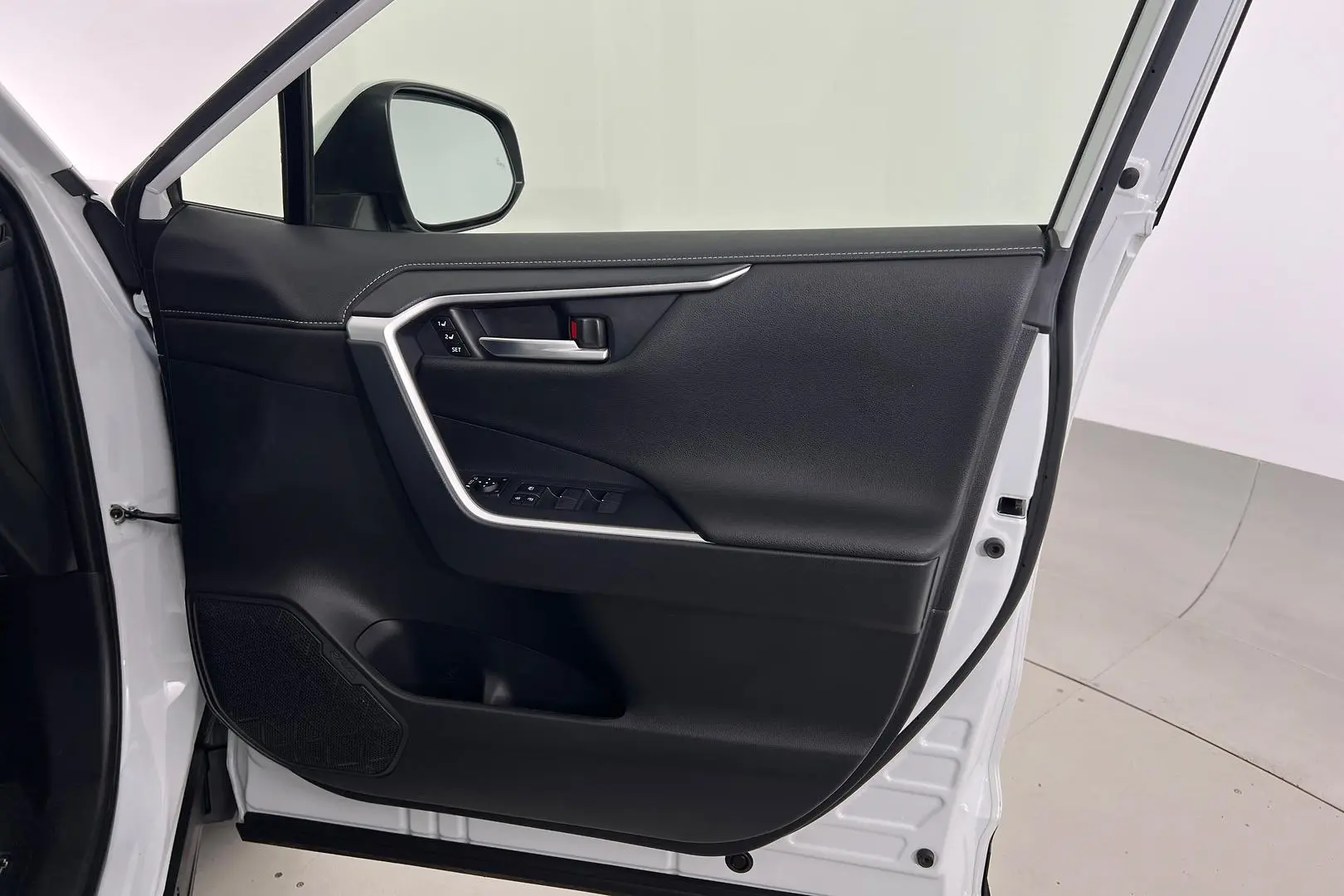 2024 Toyota RAV4 Gallery Image 11