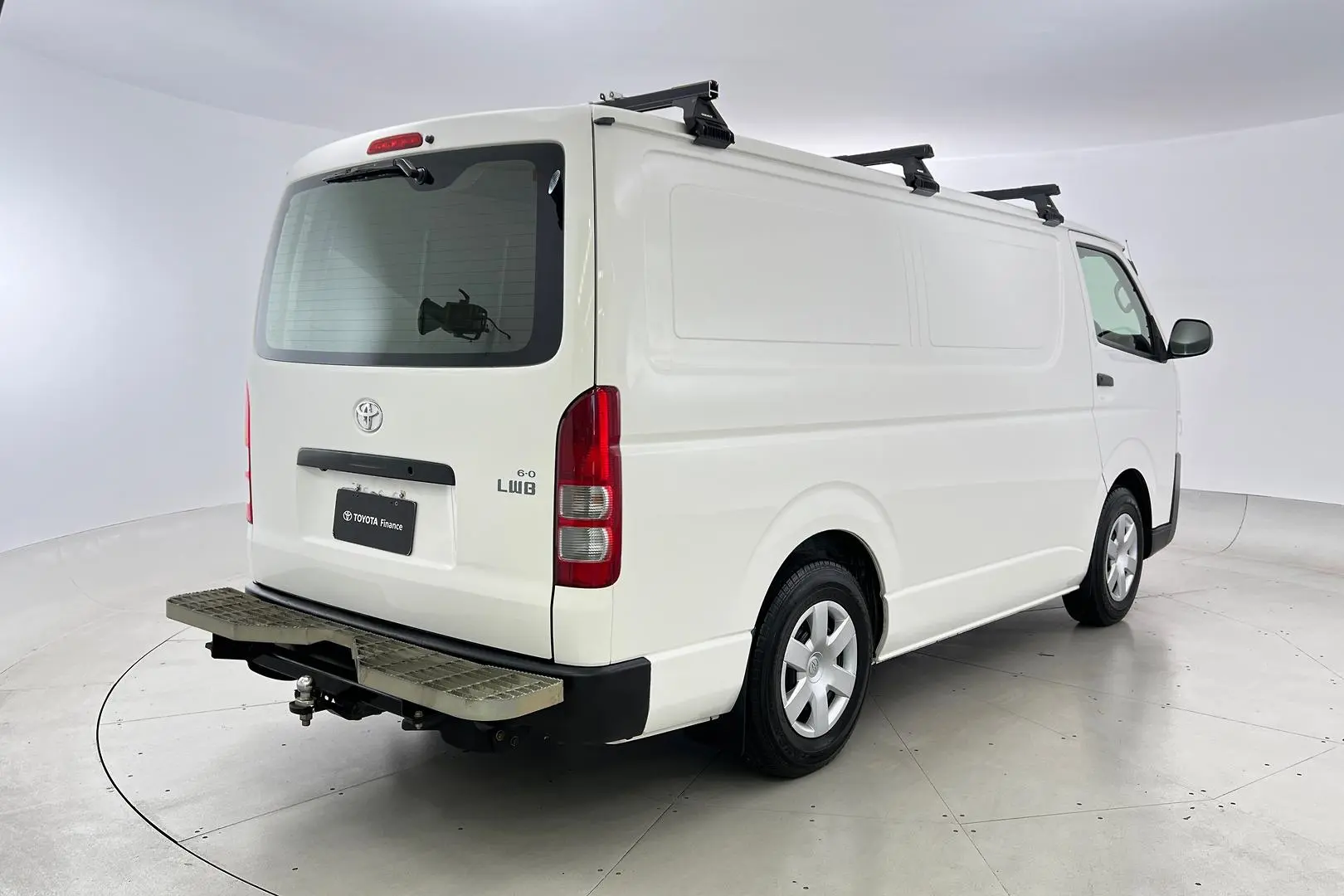 2017 Toyota Hiace Gallery Image 4