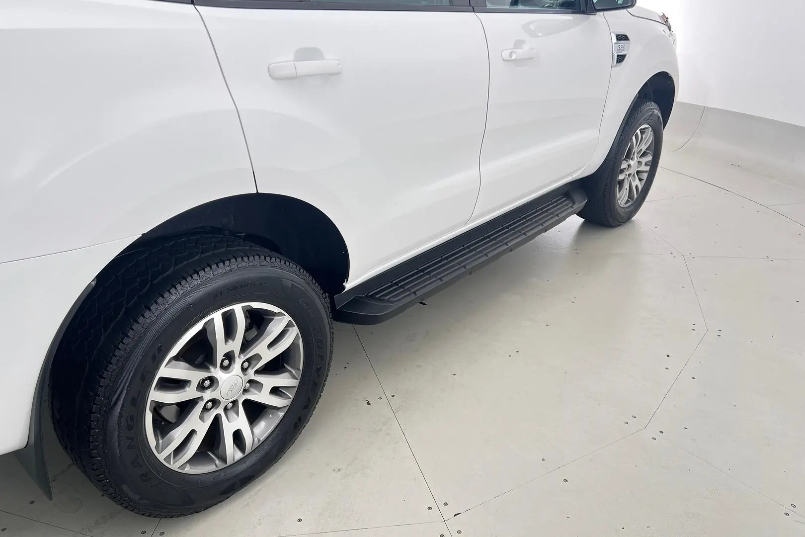 2018 Ford Everest Gallery Image 11