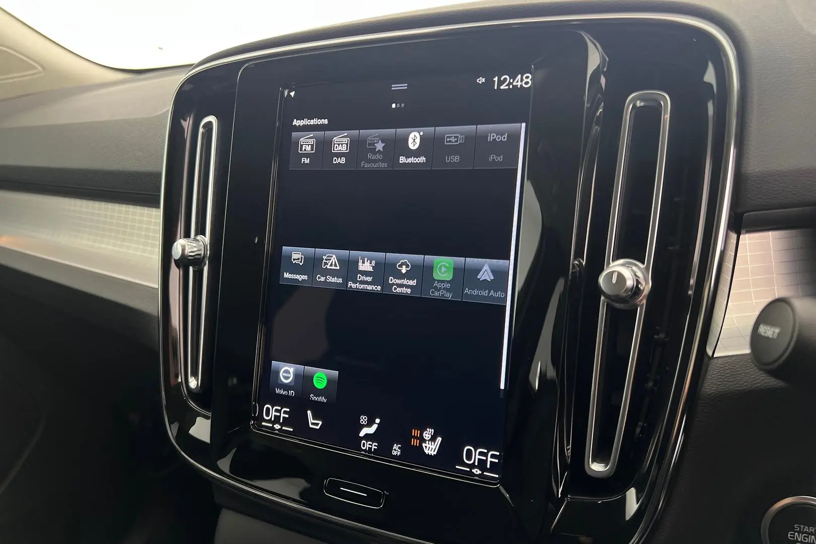 2022 Volvo XC40 Gallery Image 16