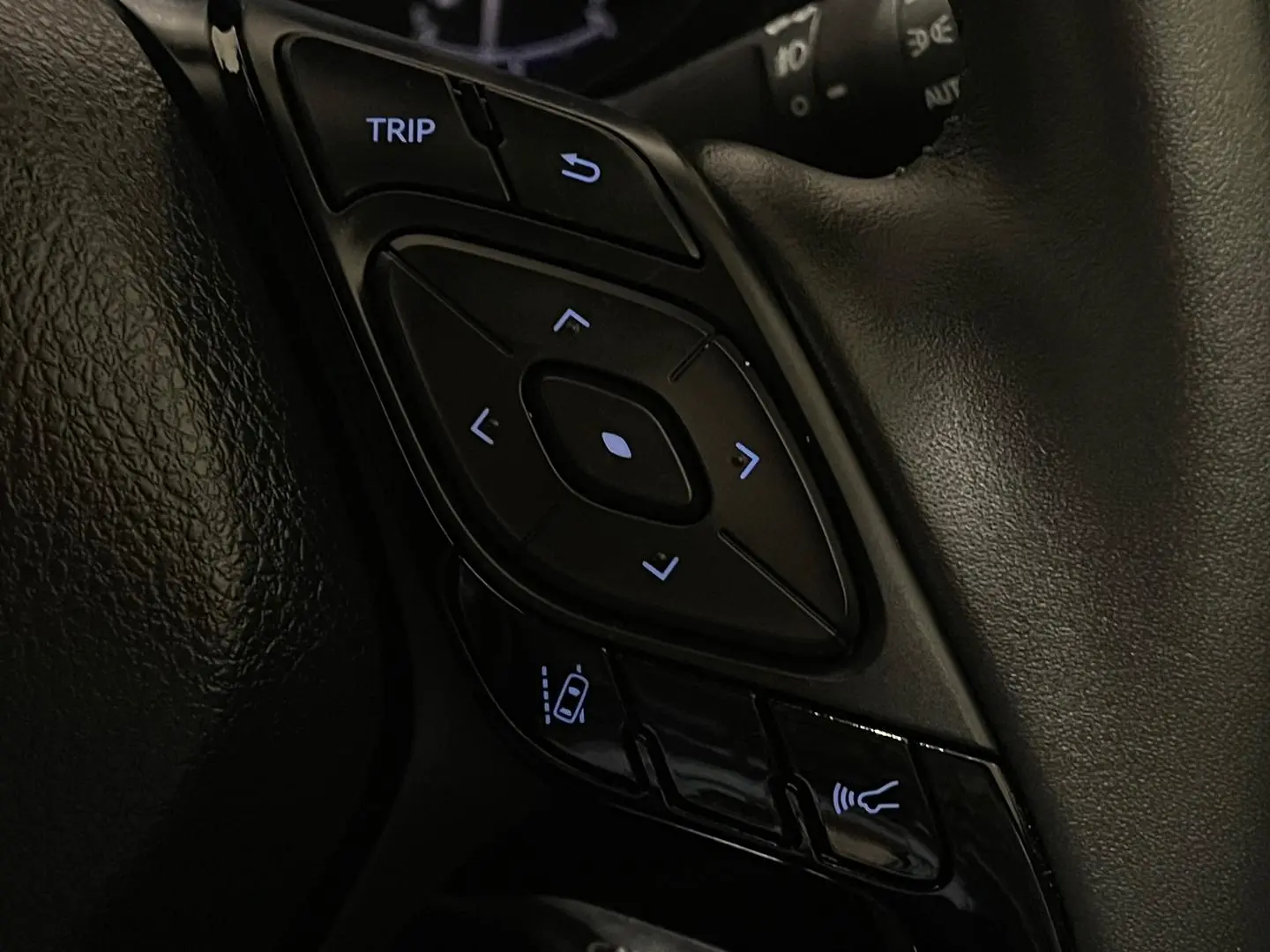 2022 Toyota C-HR Gallery Image 23
