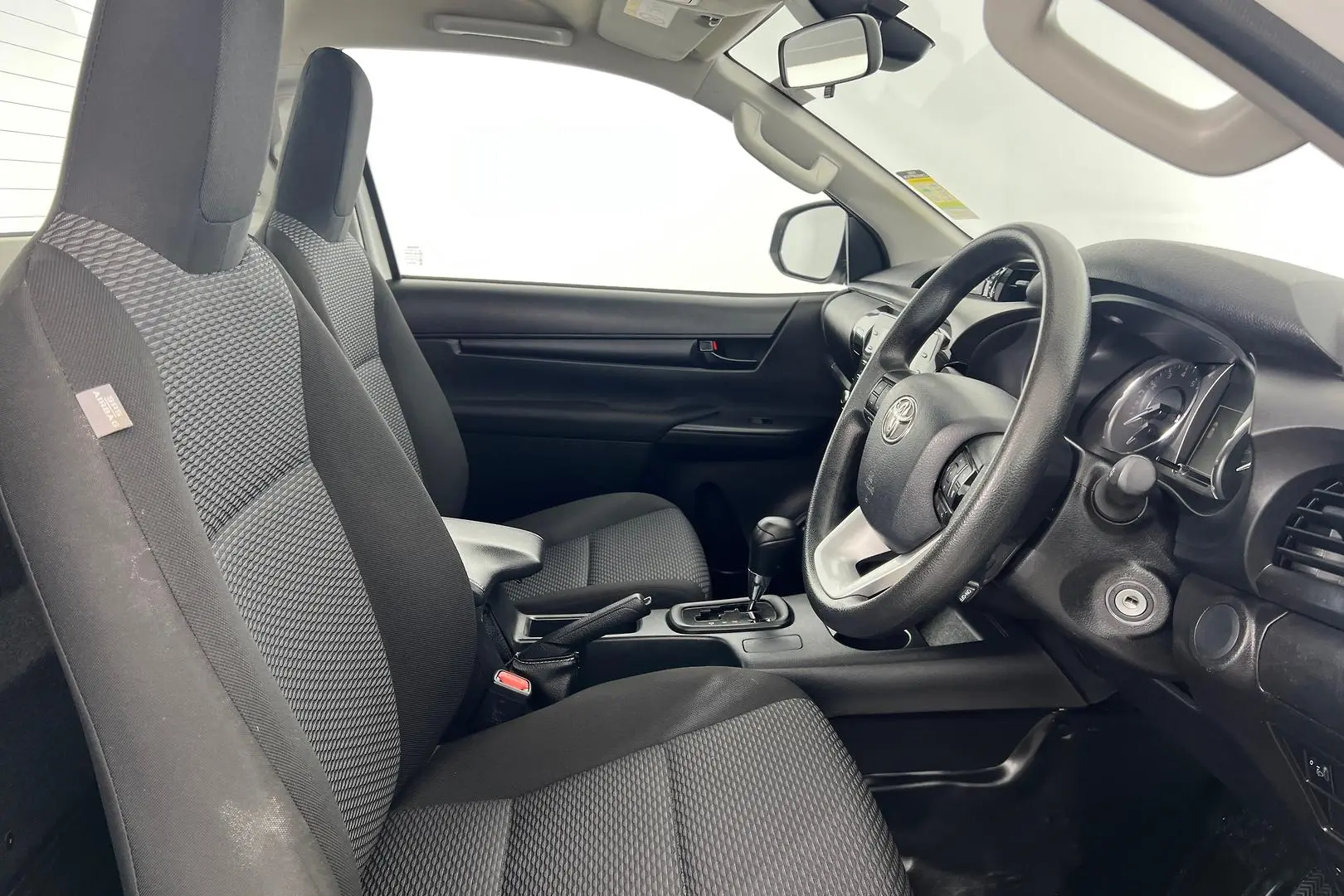 2022 Toyota Hilux Gallery Image 12