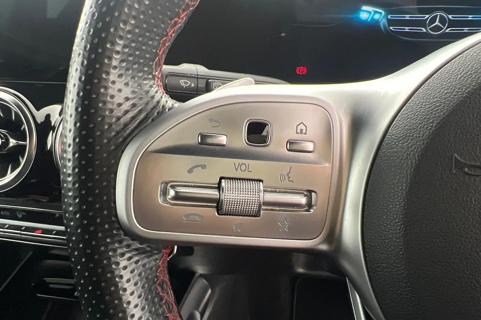 2021 Mercedes-Benz GLB-Class Gallery Image 15