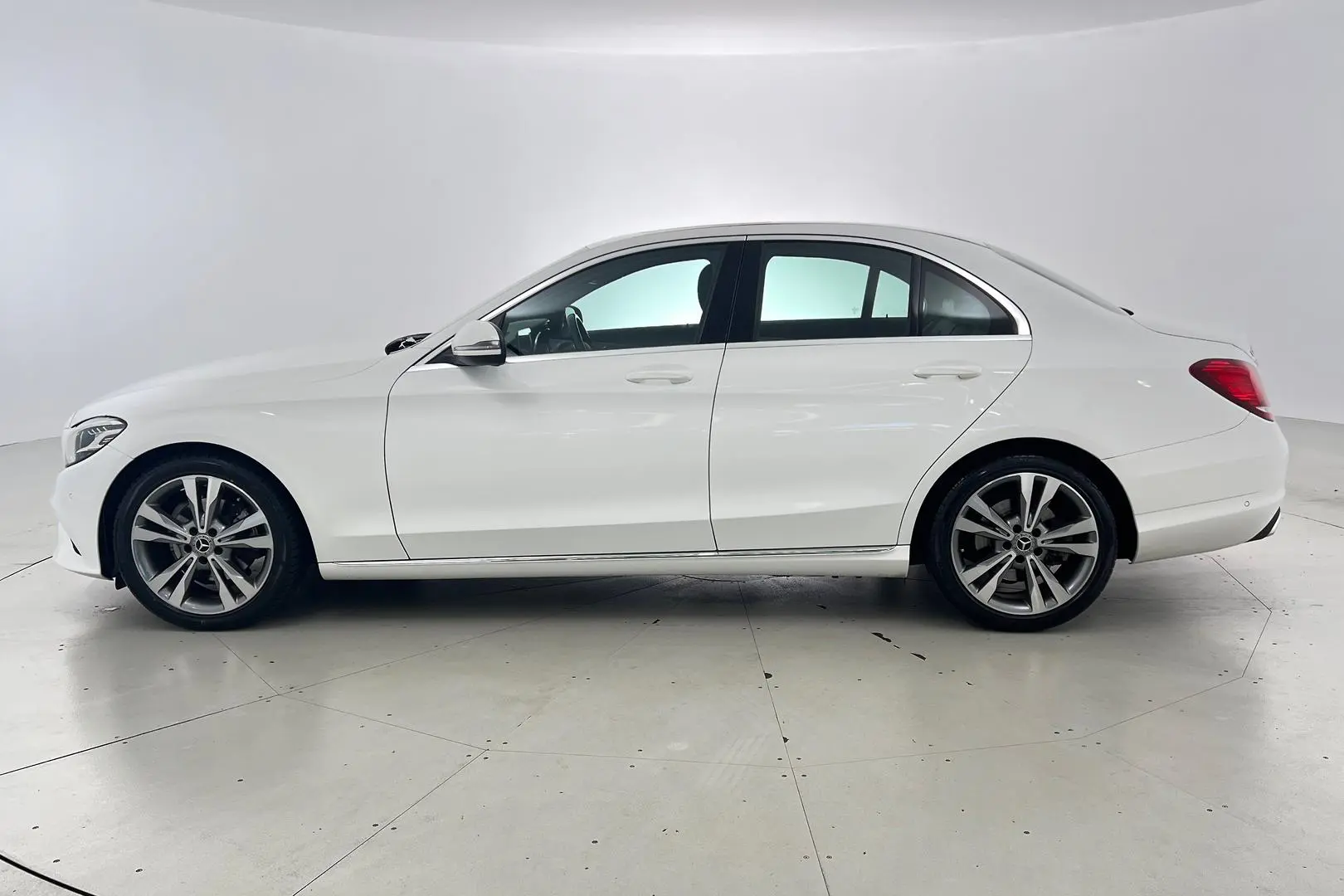 2020 Mercedes-Benz C-Class Gallery Image 8