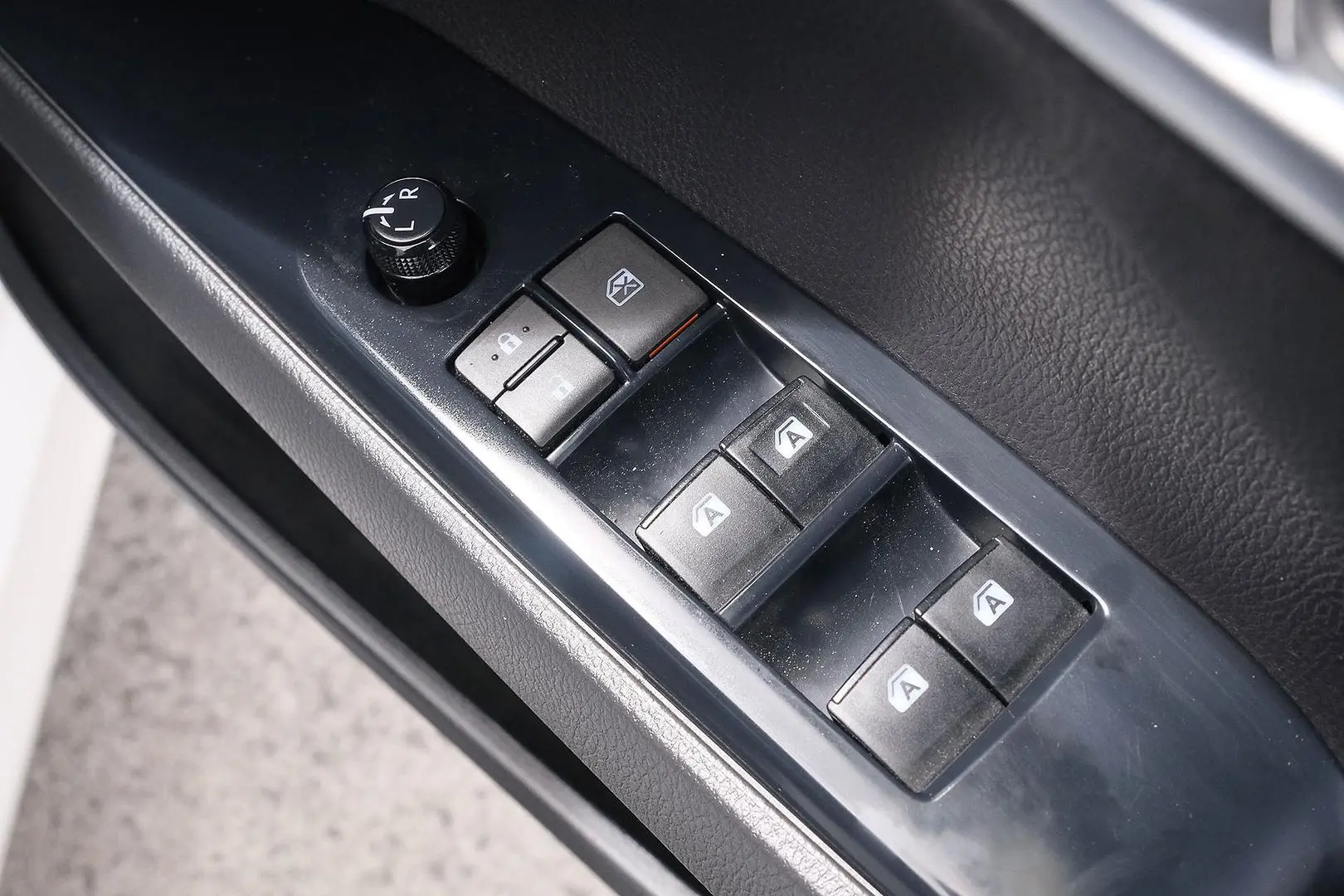 2020 Toyota Camry Gallery Image 12