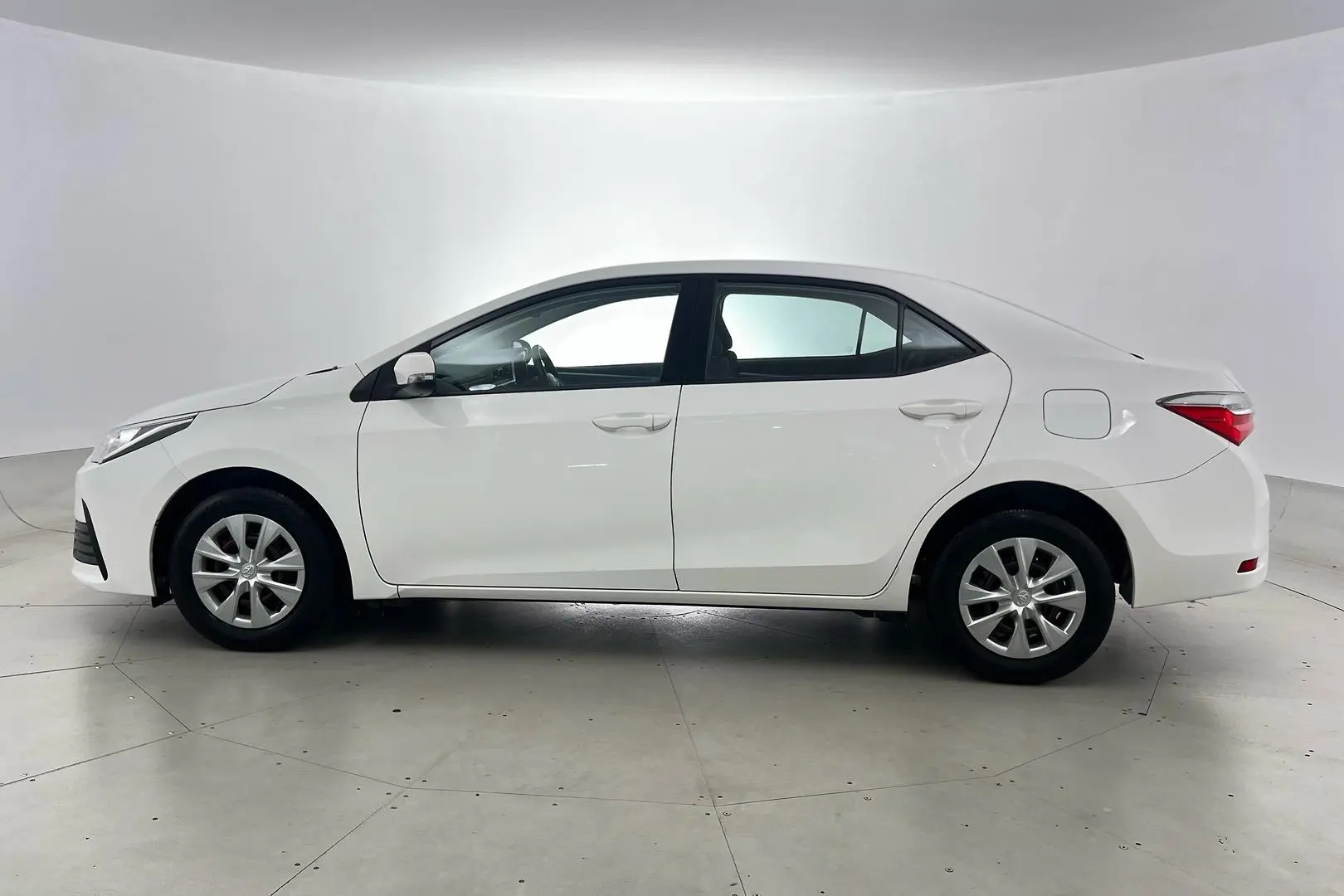 2018 Toyota Corolla Gallery Image 8