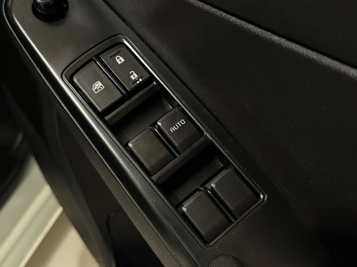 2023 Isuzu D-MAX Gallery Image 16