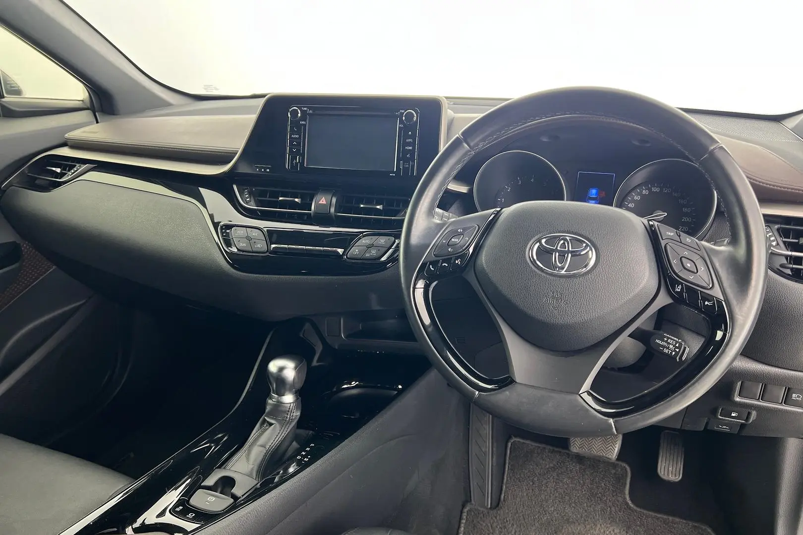 2018 Toyota C-HR Gallery Image 12