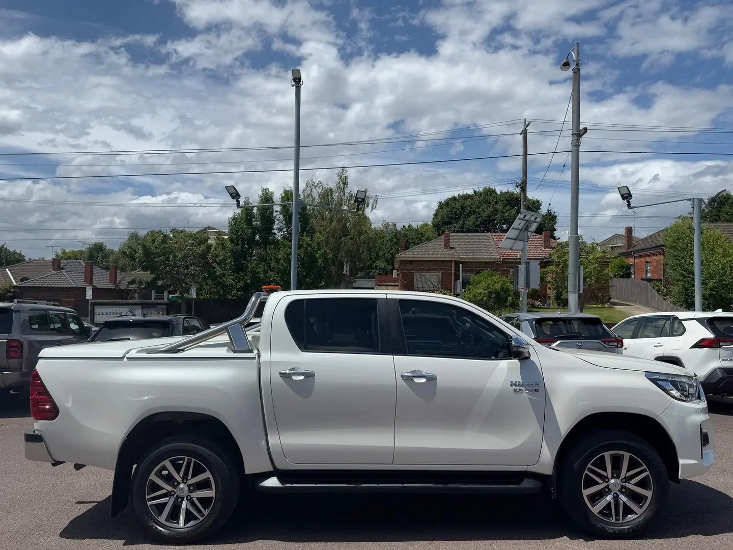 2019 Toyota Hilux Gallery Image 3