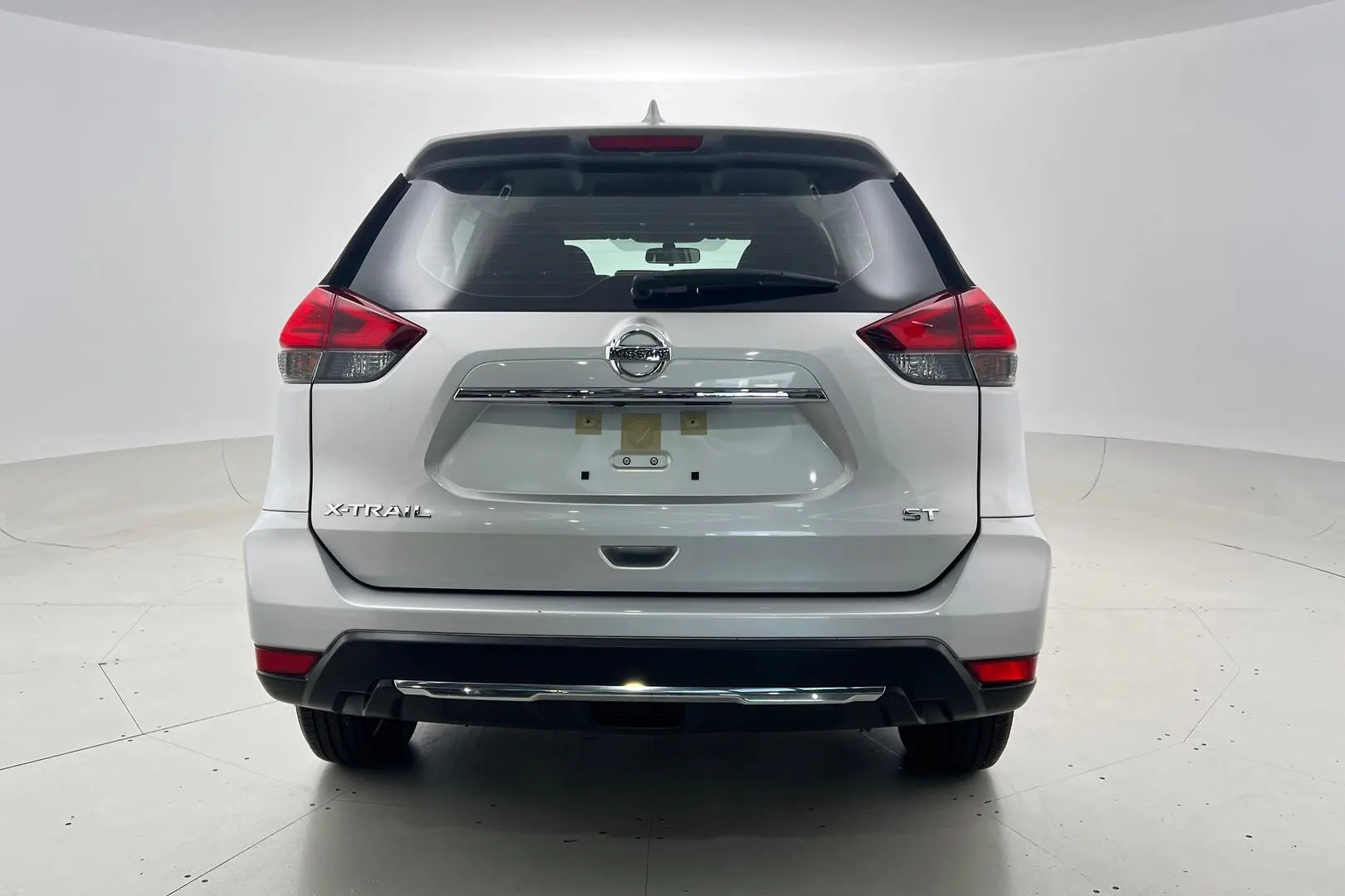 2017 Nissan X-TRAIL Gallery Image 3