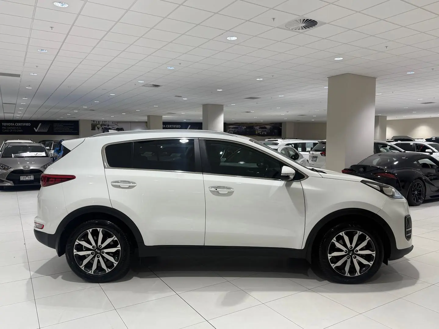 2017 Kia Sportage Gallery Image 2