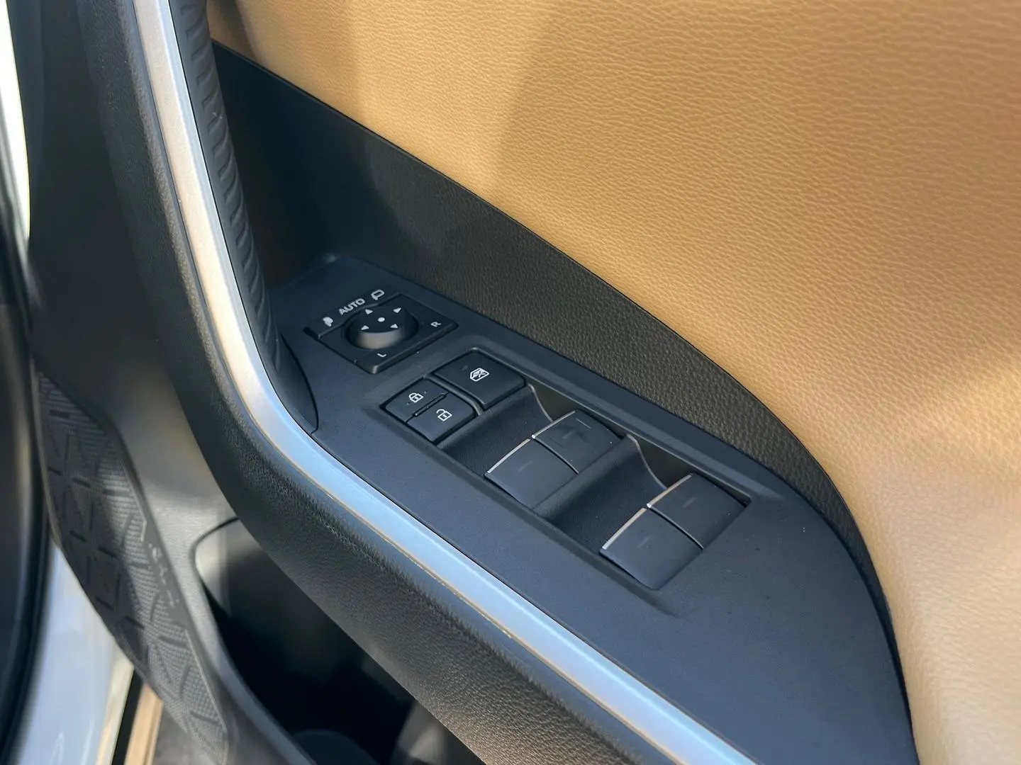 2024 Toyota RAV4 Gallery Image 16