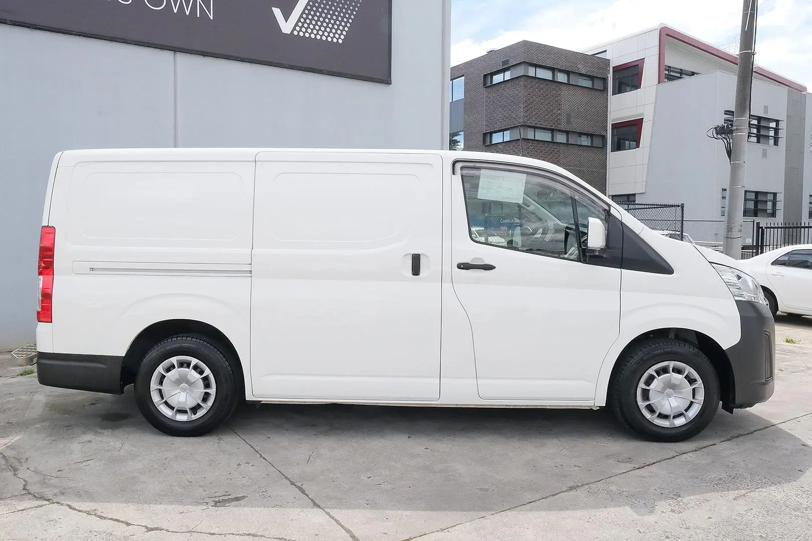 2021 Toyota Hiace Gallery Image 5