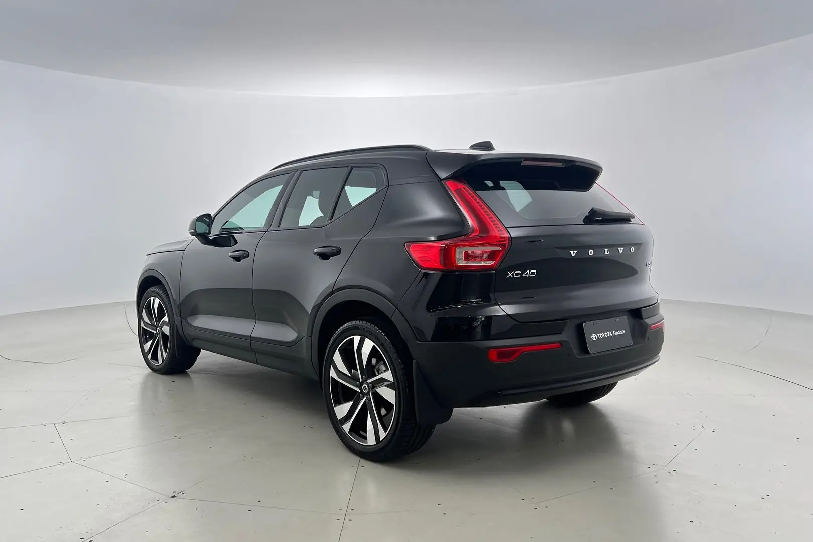 2023 Volvo XC40 Gallery Image 7