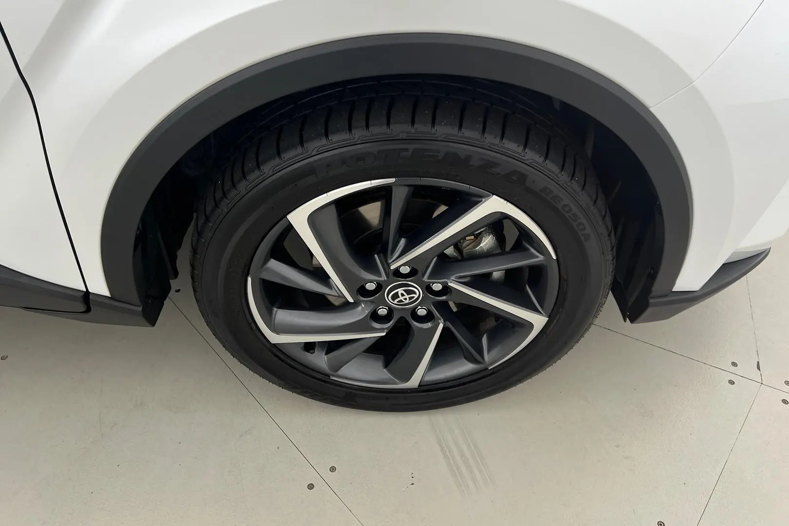 2022 Toyota C-HR Gallery Image 20
