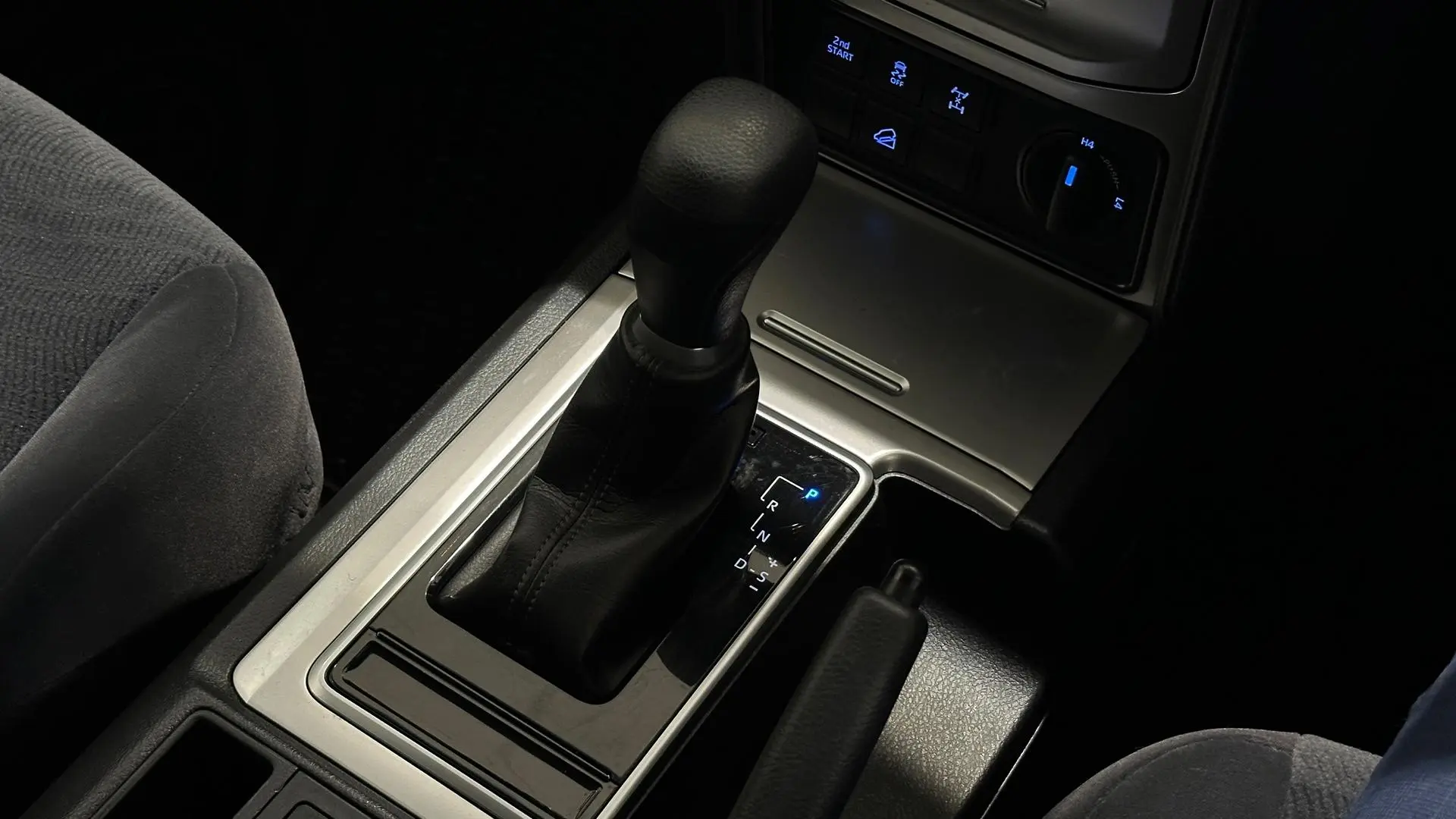 2022 Toyota Landcruiser Prado Gallery Image 16