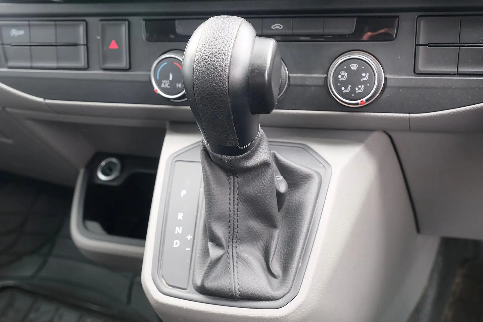 2022 Volkswagen Transporter Gallery Image 19