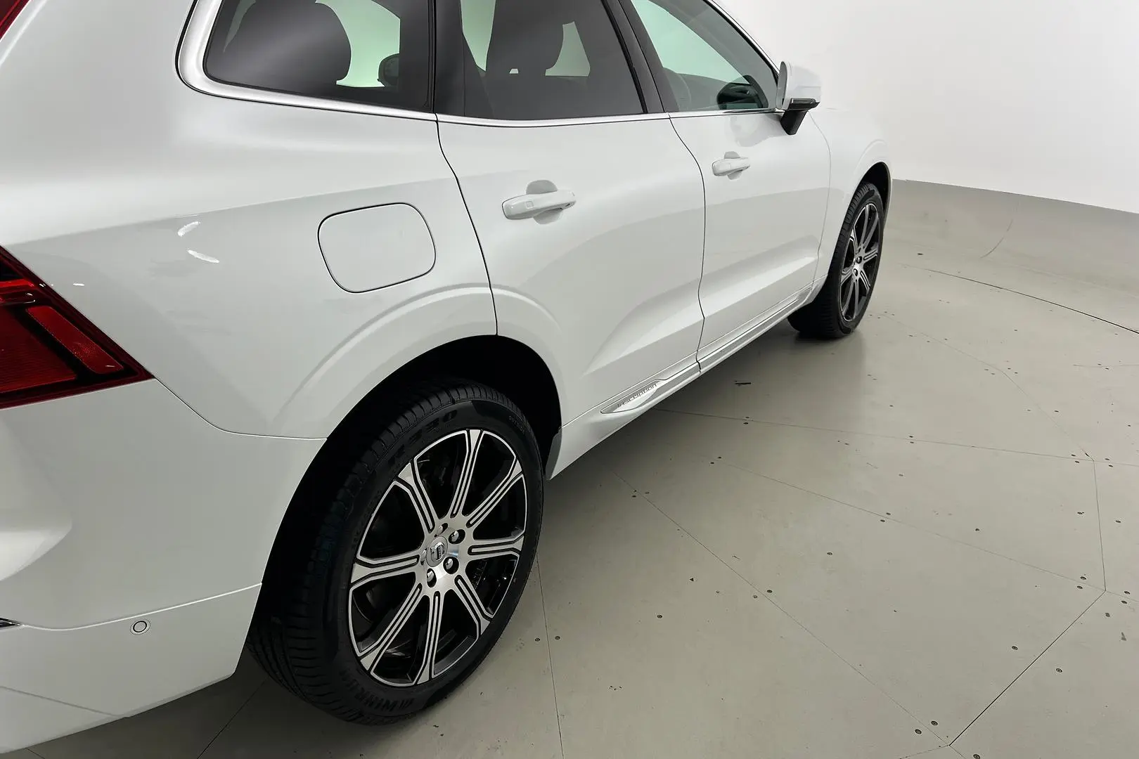 2019 Volvo XC60 Gallery Image 9