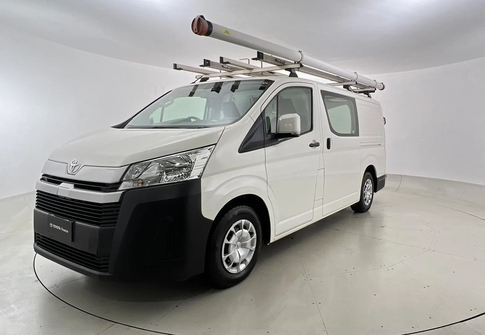 2021 Toyota Hiace Gallery Image 4