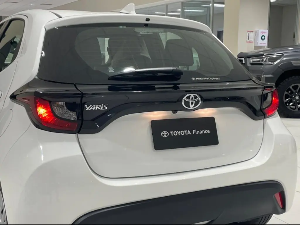 2020 Toyota Yaris Gallery Image 8