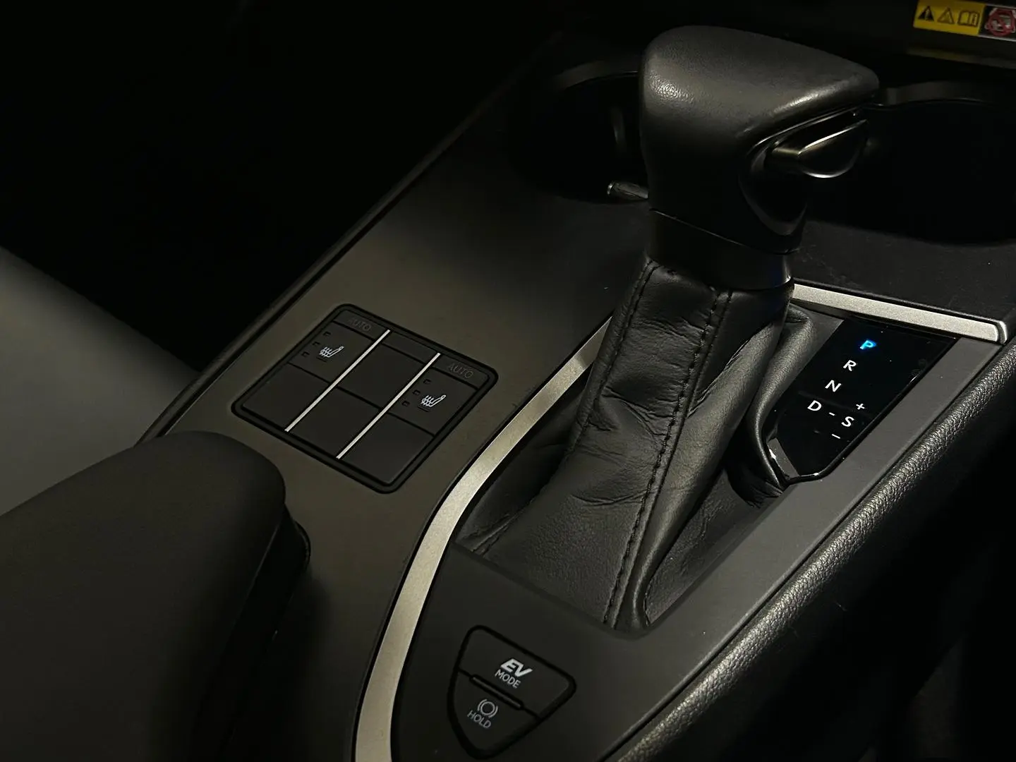 2023 Lexus UX Gallery Image 16