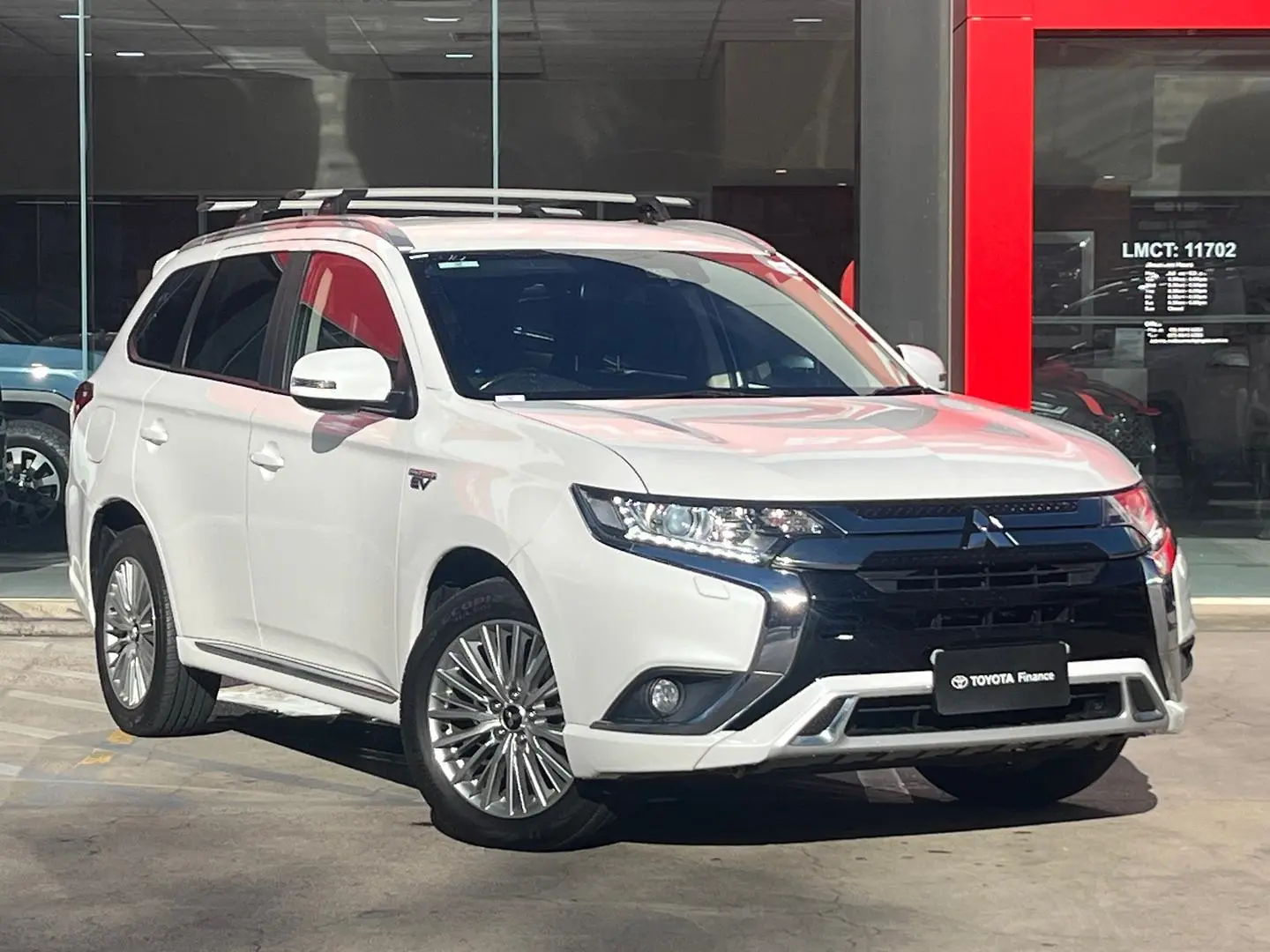 2018 Mitsubishi Outlander Gallery Image 1